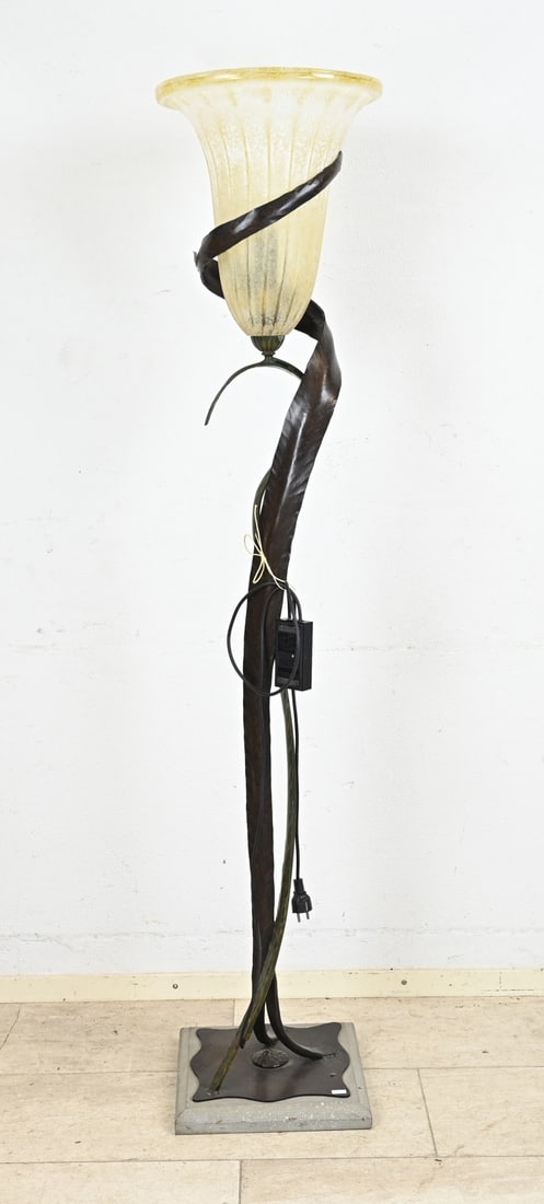 Italian design lamp, H 176 cm.: Italian Roberto Galli Murano floor lamp. Metal stem with stone base. Circa 1980 - 1990. Dimensions: H 176 cm. In good condition.