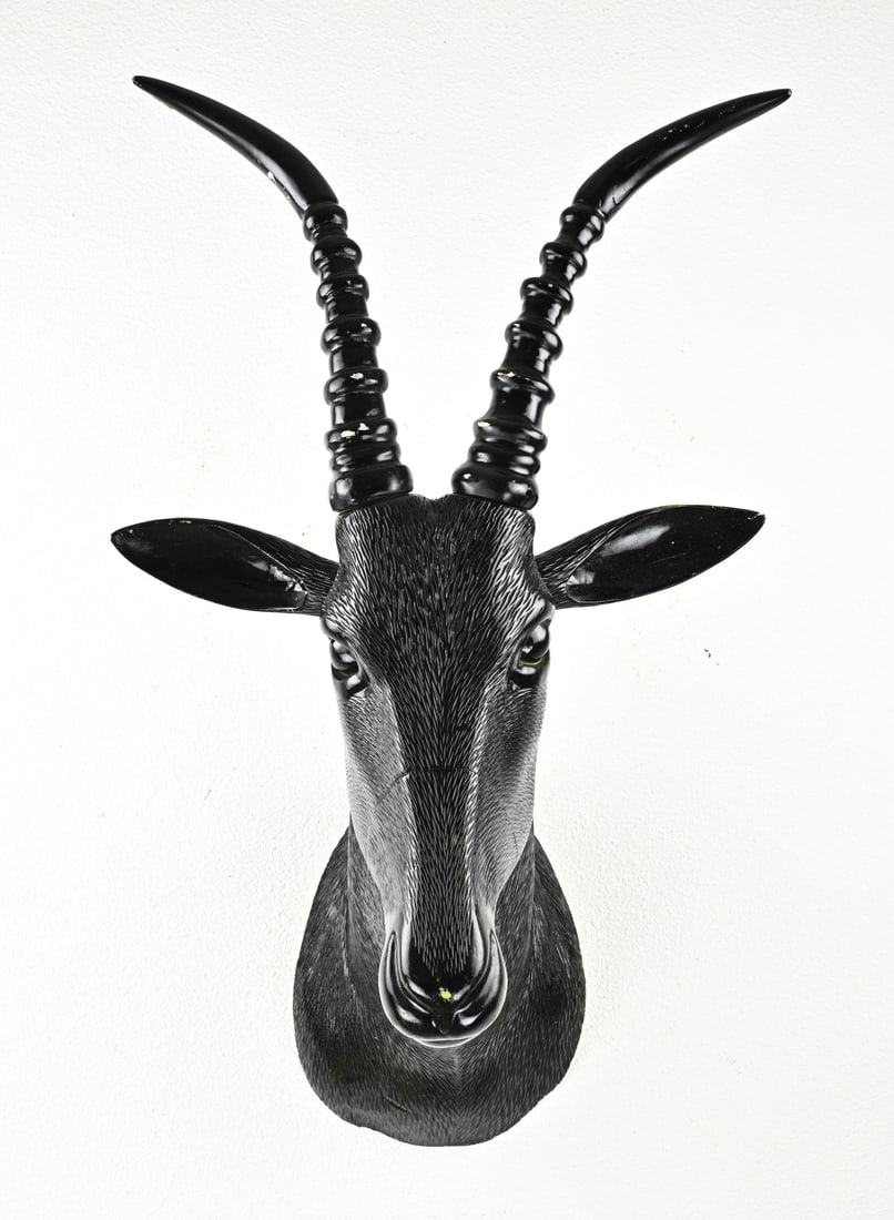 Wood-carved ibex: Large carved wood ibex. Ebonized. Second half of the 20th century. Dimensions: 83 cm. In good condition.