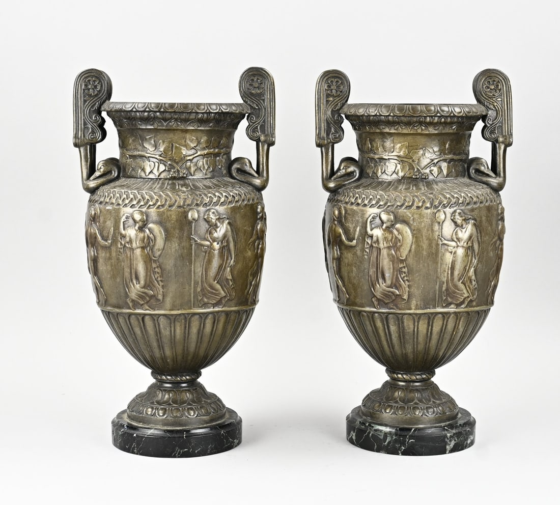 2x Vase with image, H 38 cm.: Two antique French composition metal vases decorated with figures of ancient Greece. With marble bases. Circa 1890. Dimensions: H 38 cm. In good condition.