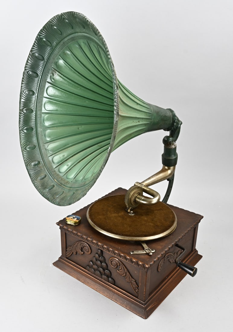 Antique gramophone, 1900 (1 of 1)