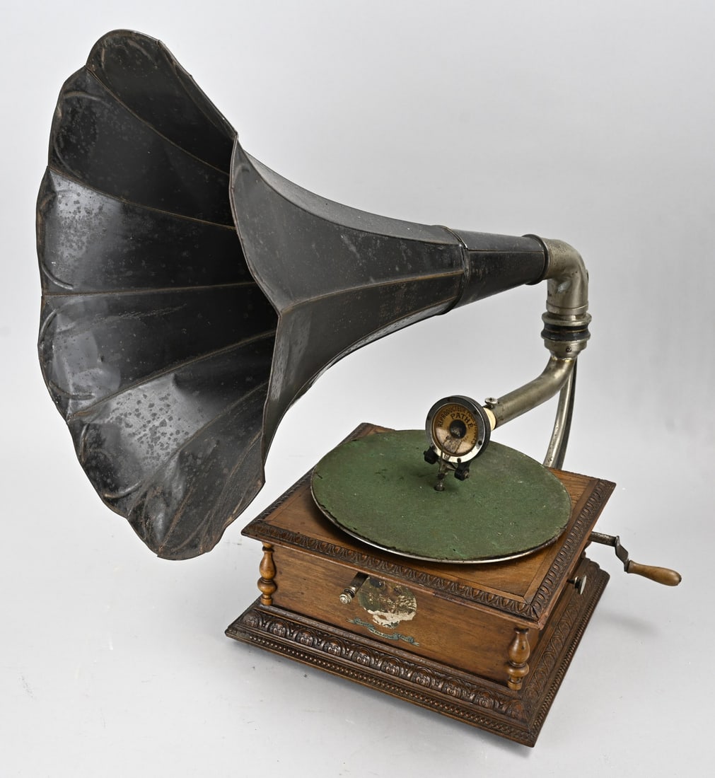 Antique gramophone, 1900: Antique walnut funnel gramophone. Model Gerard & Cie. France. Circa 1900. Dimensions: 61 x 60 x 42 cm. In good, unrestored condition.
