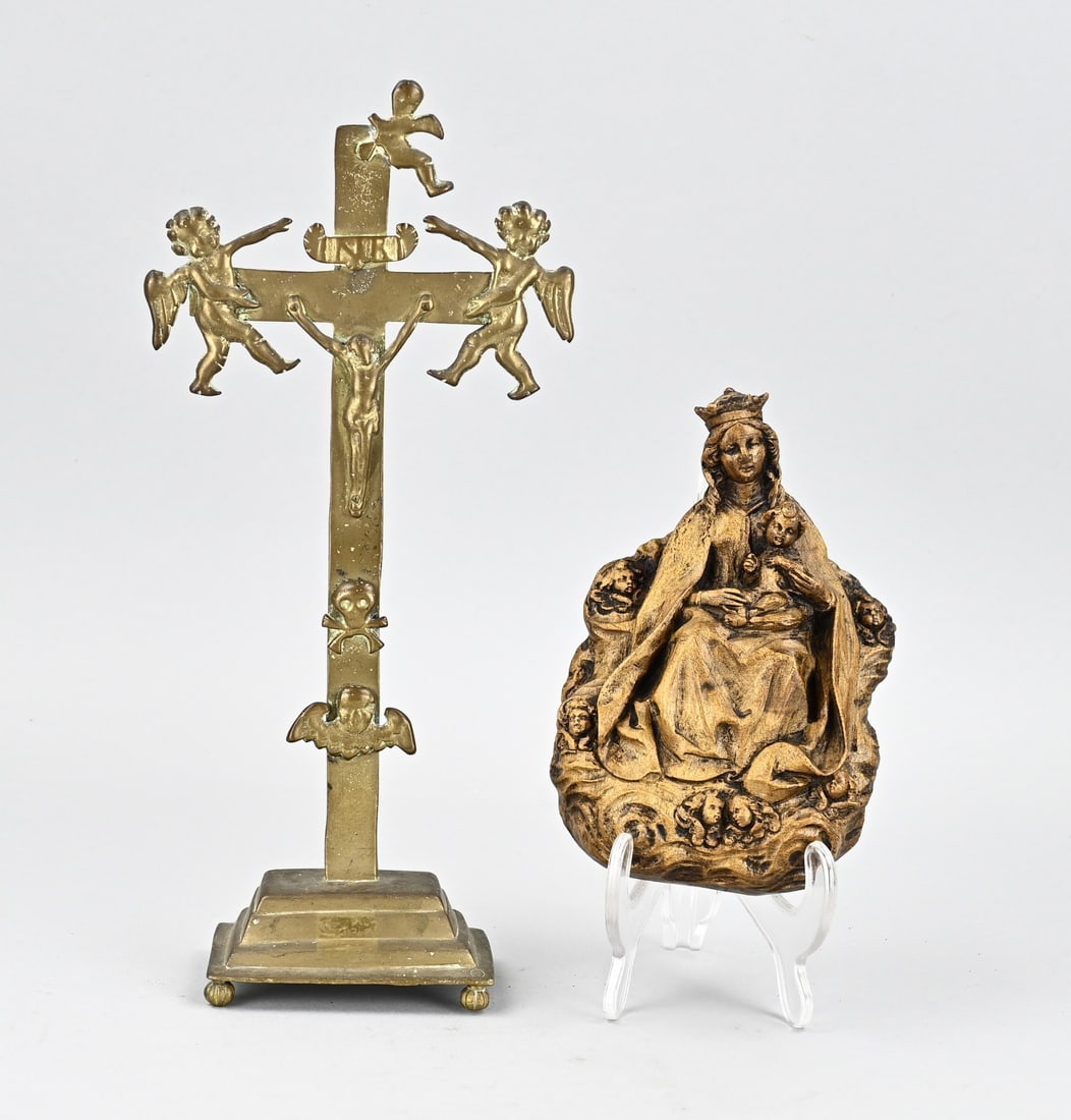2x Religious (antique): Two antique religious pieces. 1x Walnut Mary with Infant Jesus + cherub heads, 18th - 19th century. 1x Bronze cross with Corpus Christi and angels, 18th - 19th century. Dimensions: 17 - 31 cm. In