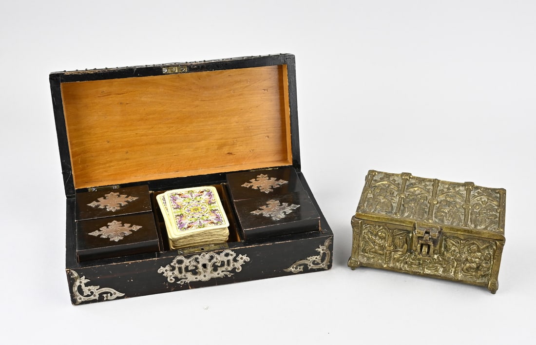 2x Box + bronze + deck of cards: Two antique lidded boxes. 1x Neo-Gothic bronze. 1x Wood with brass-plated fittings + decks of cards and bone game chips, also four small boxes inside. Dimensions: 15 x 26 cm. In good condition.