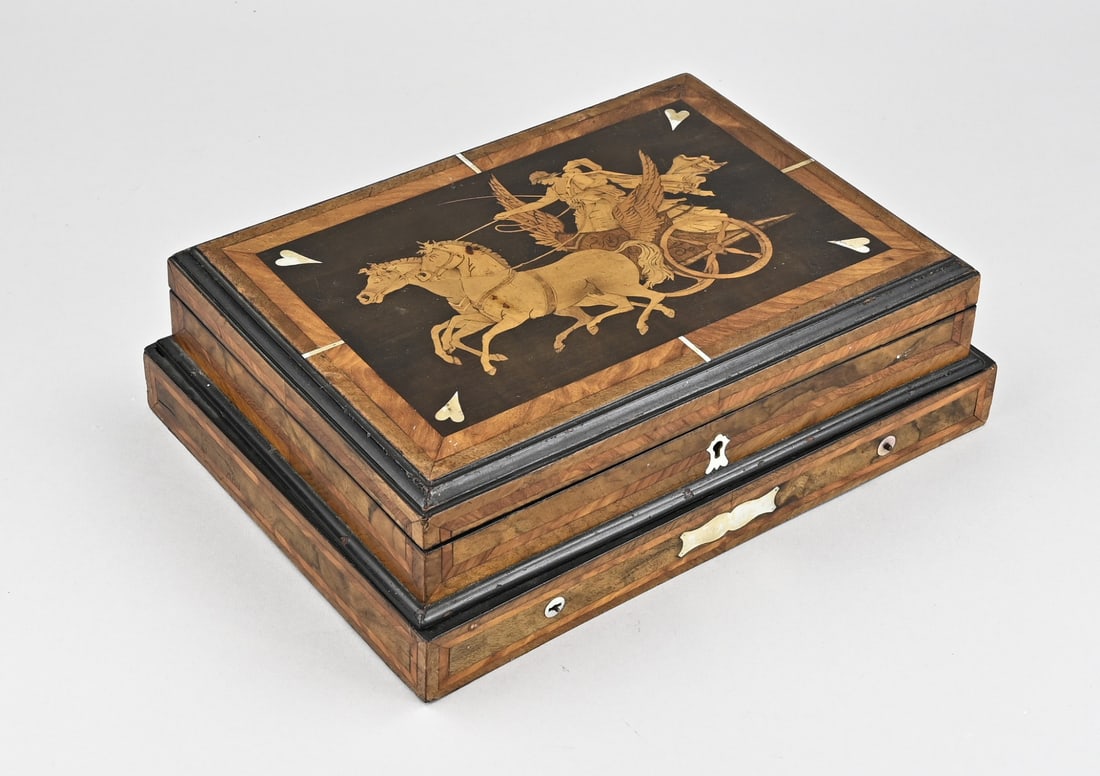 Lidded box with mother-of-pearl inlay: 19th-century walnut lidded box with chariot intarsia decoration and mother-of-pearl inlay. Folds open with two compartments. Dimensions: 10 x 29 x 22 cm. In good condition.