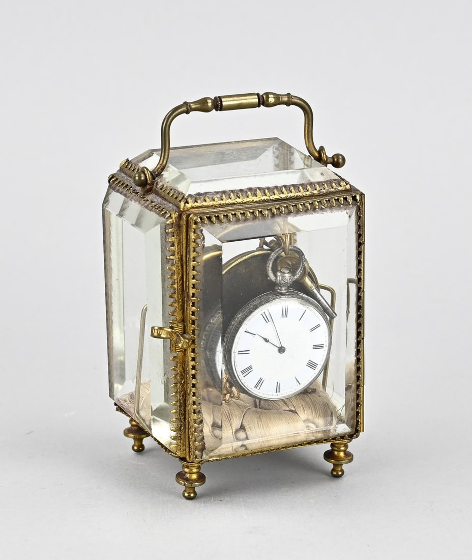 Watch in pocket watch holder: Antique gold-plated brass watch holder with silver pocket watch. Circa 1900. Dimensions: 12 x 7 x 6.5 cm. In good condition.