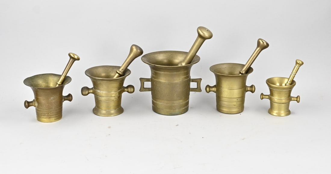 Lot of various bronze mortars (5x): 5x Various antique bronze mortars with pestles. Dimensions: 8.5 - 15 cm. In good condition.