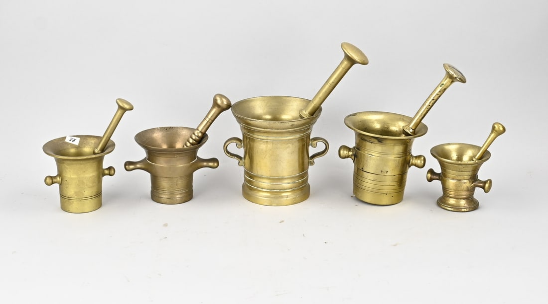 Lot of various bronze mortars (5x): 5x Various antique bronze mortars with pestles. Dimensions: 8.5 - 15 cm. In good condition.