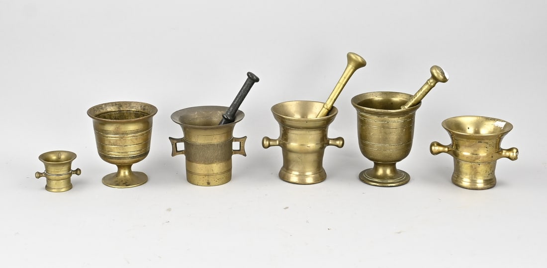 Lot of various mortars (6x): 6x Various antique bronze mortars with three pestles. 18th - 19th Century. Dimensions: 5 - 13 cm. In good condition.