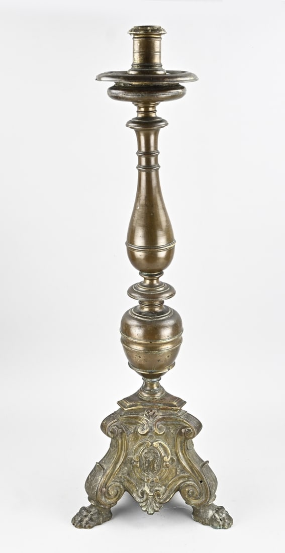 17th-century candlestick, (1680): Large, original, heavy, solid bronze Renaissance ecclesiastical candlestick with a beautiful patina. Circa 1680. Dimensions: H 91 cm. In good condition.