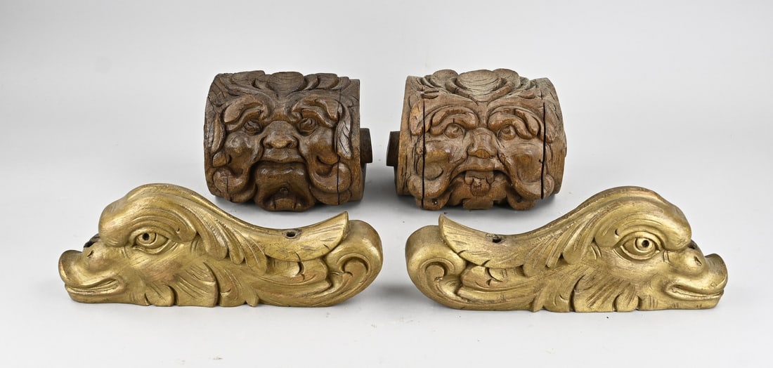4x Antique woodcarving: Four pieces of antique Dutch woodcarving. Including two pieces of oak (frats) and two pieces of elm (dolphins). Dimensions: 20 - 34 cm. In good condition.