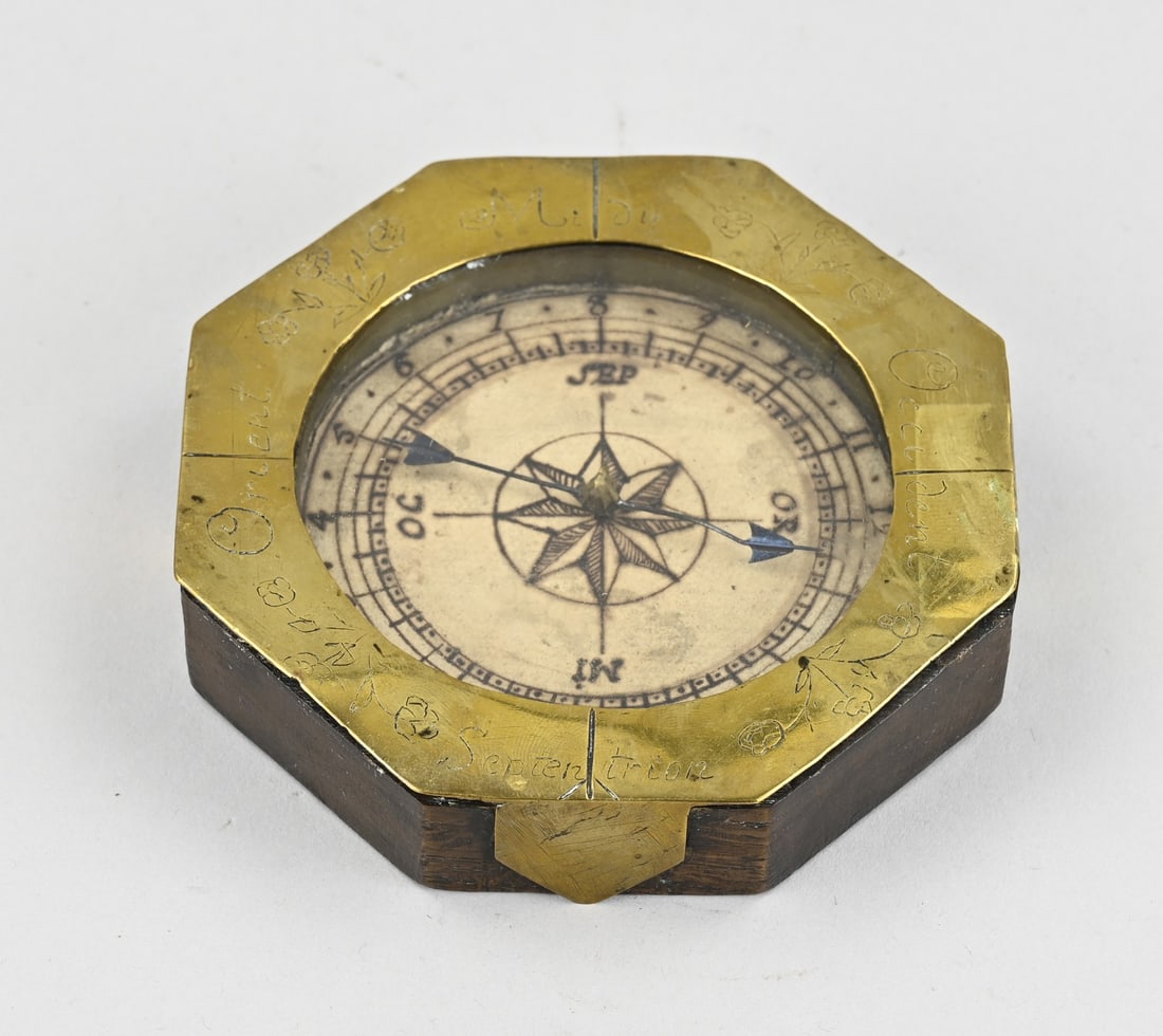 Compass: 18th-century French compass, octagonal, with an ornate (removable) brass cover plate. Oak base. With text: Midy, Occident, Septentrion & Orient. Dimensions: 3 x 12.5 x 12.5 cm. In good condition.