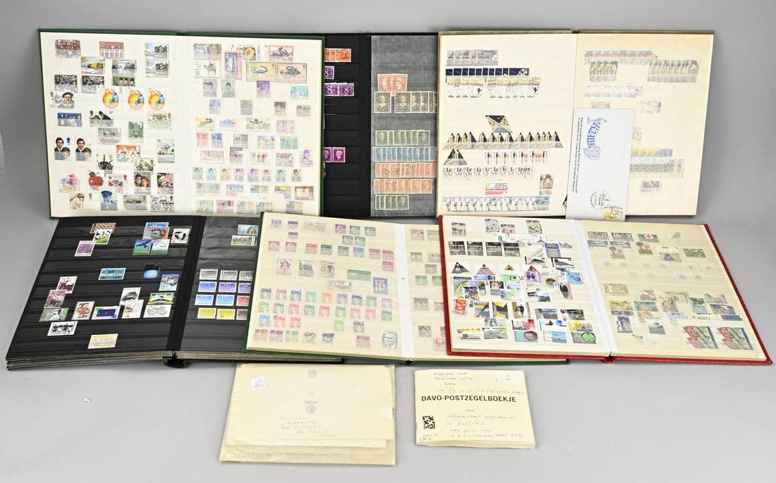 Stamp collection: Stamp collection. Including the Netherlands. Partly mint and used, also used stamps from other European countries. Dimensions: 15 x 31 cm. In good condition.