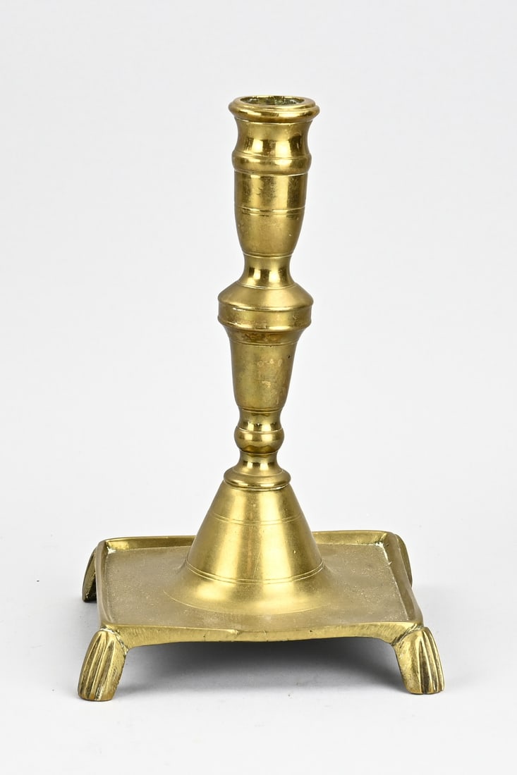 Spanish candlestick, H 23 cm.: 18th-century Spanish bronze candlestick. Dimensions: H 23 cm. In good condition.