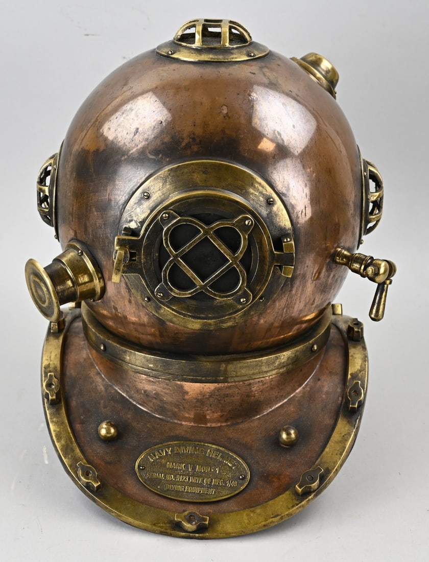 Copper diving helmet (1 of 3)