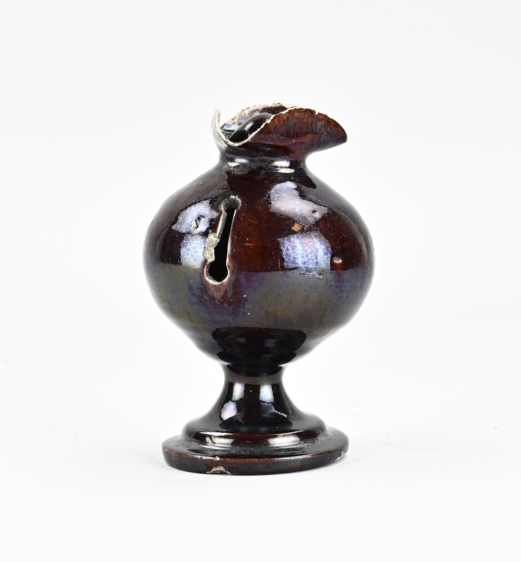 Antique piggy bank: 19th-century faience money box with hat and black glaze. With initials and year 1863. Dimensions: 11.5 cm. In good condition.