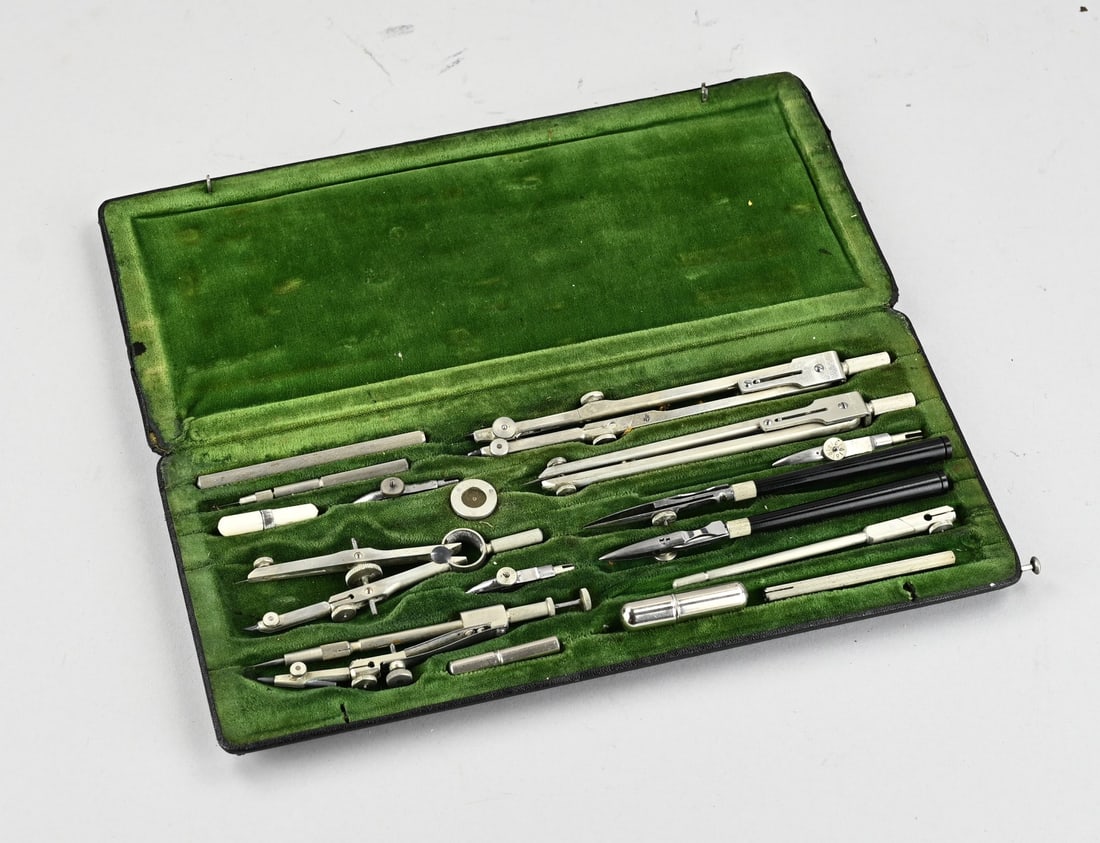 18-piece Ecobra compass set, 1930 (1 of 1)