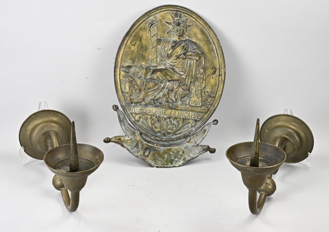 2x Candlestick + 1x Wall sconce: Three pieces of antique brassware. Including: 2 x 18th-century wall candlesticks. 1 x Republique Francaise (signed) wall sconce. Dimensions: 47 x 50 cm. In good condition.