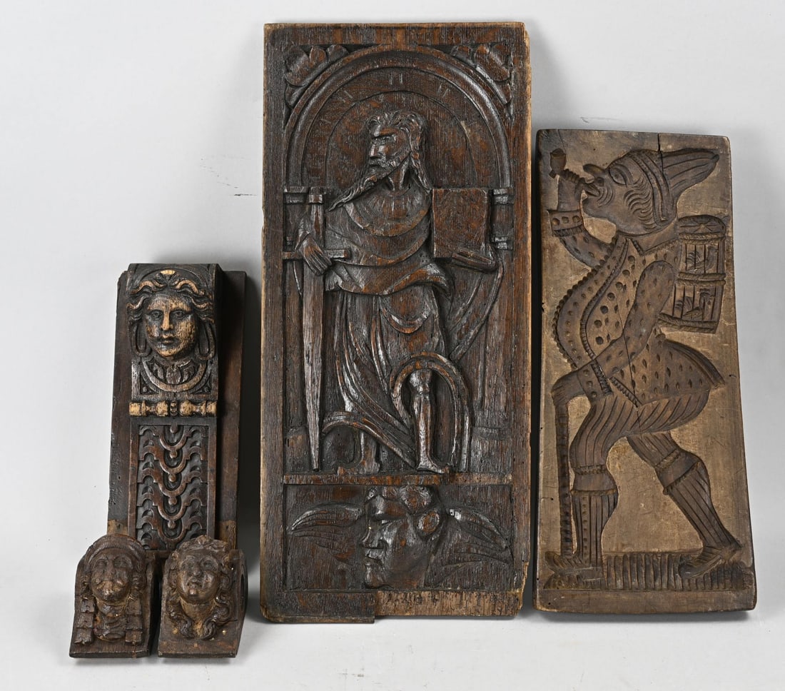 5x Antique carving: Five pieces of antique carving. 17th - 18th century. Including Renaissance. Oak + walnut cookie board. Dimensions: 12 x 54 cm. In good condition.