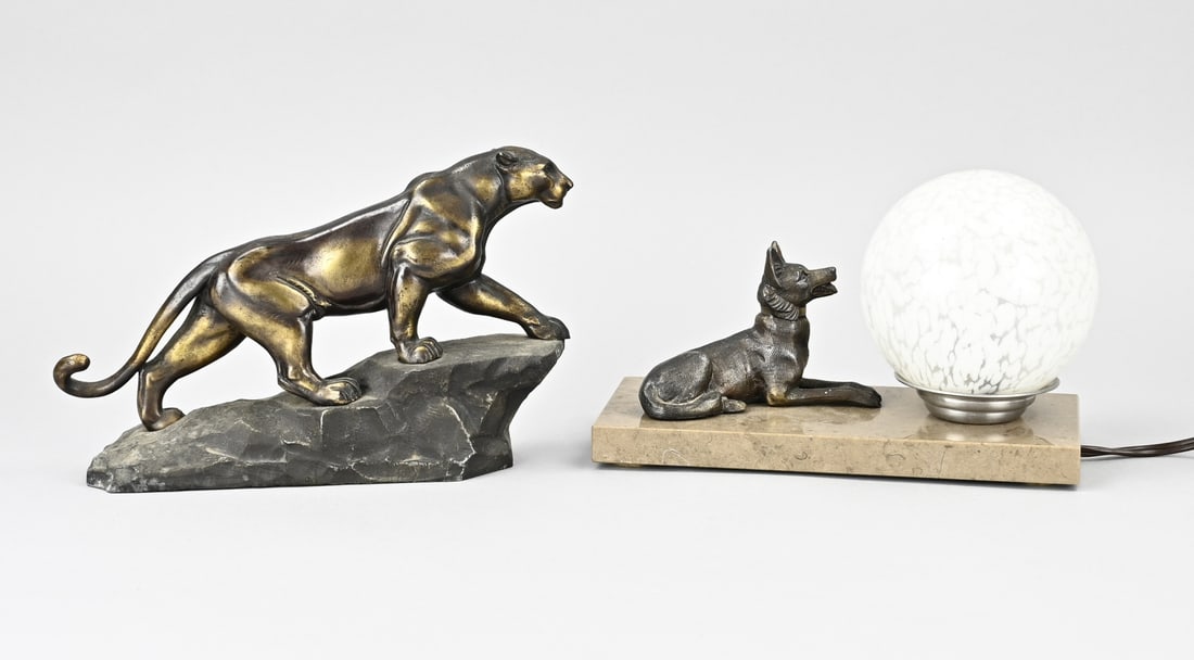 Lamp + statue: 2x Art Deco. Circa 1930. 1x Metal panther composition (bronze-colored). 1x Desk lamp with shepherd dog on marble base. Dimensions: 21 x 23 cm. In good condition.