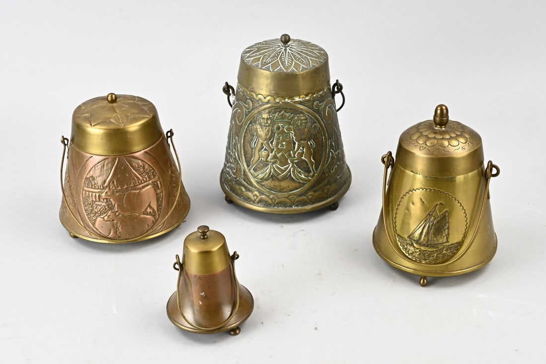 4x Miniature fire extinguisher: Four antique Dutch miniature snuff boxes, including Klaas Dijkstra. Dimensions: 11 x 20 cm. In good condition.