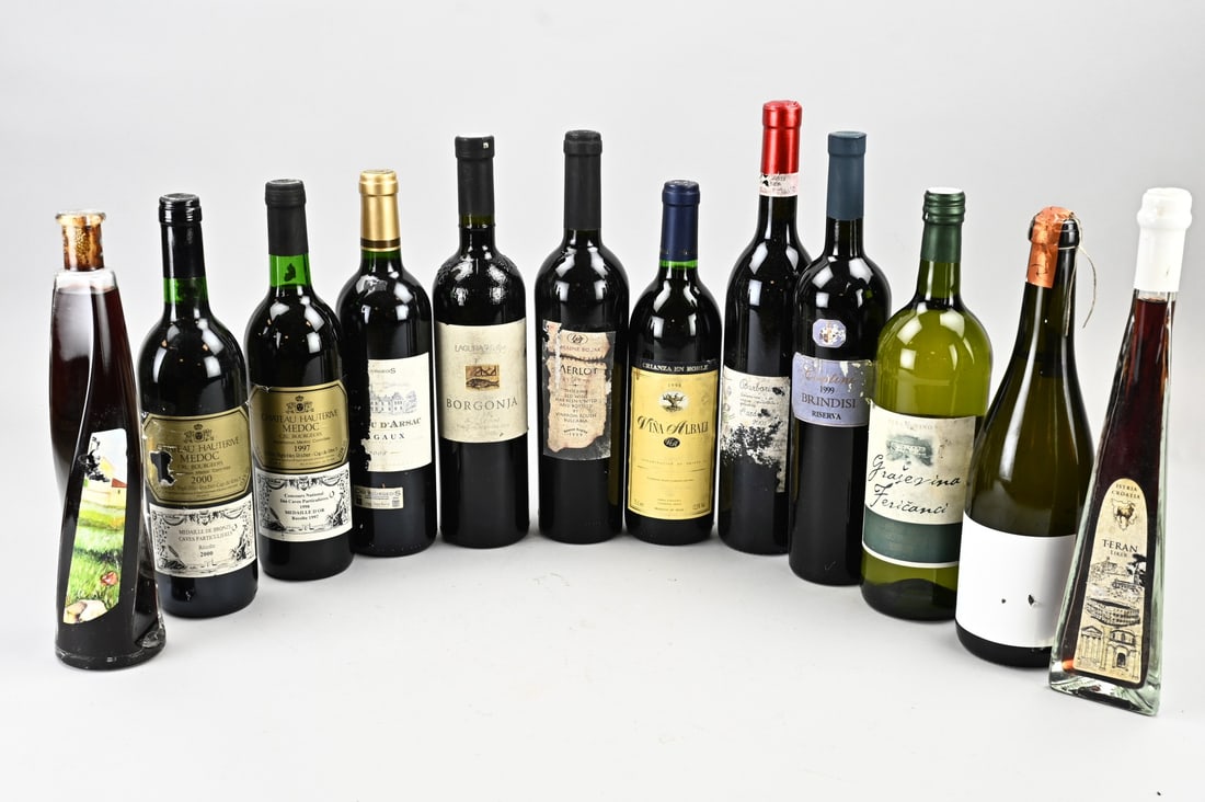 Lot of wine (miscellaneous): Large lot of various wines. Quantity: 12 bottles. Including; Chateau Hauterive Medoc, Vina Albali 1998, Rosanti Prosecco, Laguna Boronja, et cetera.