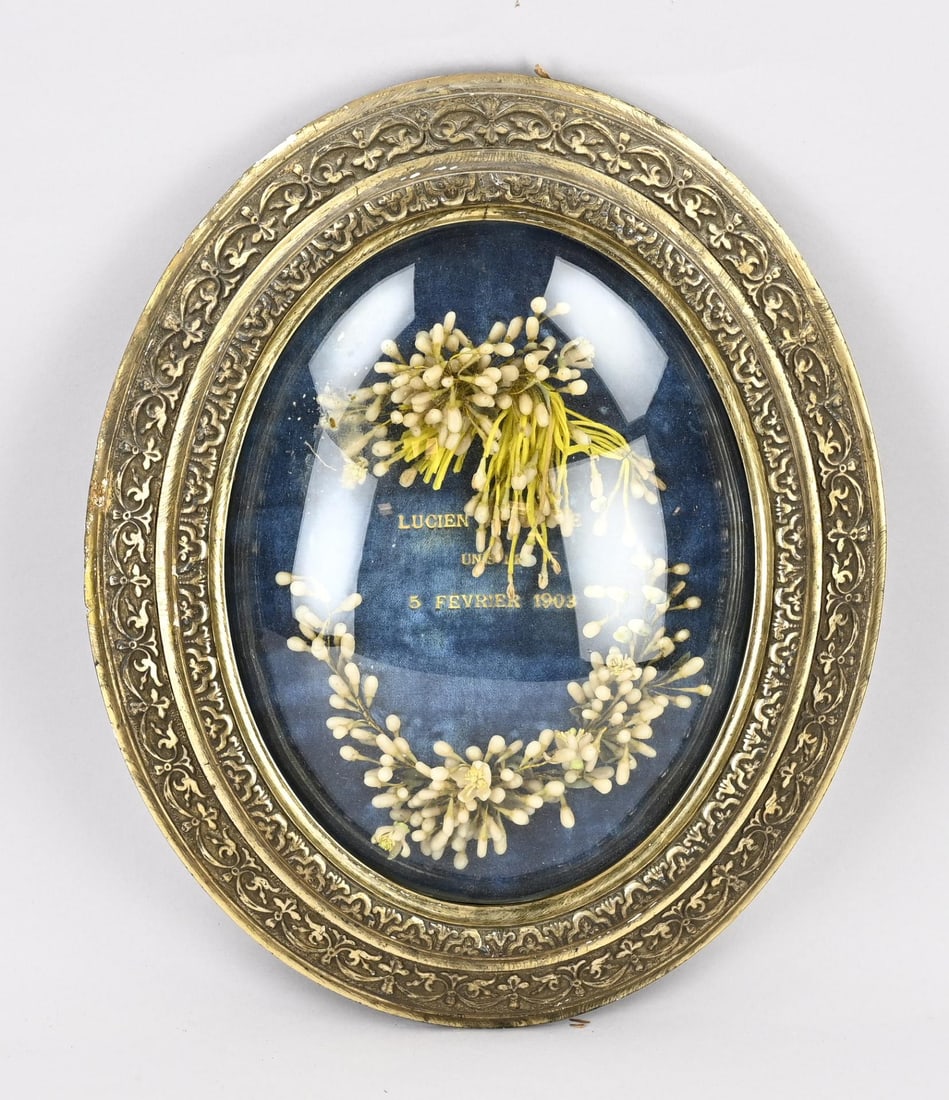 Diorama under convex glass: Antique diorama under convex glass. 1903. Dimensions: 48 x 39 cm. In good condition.