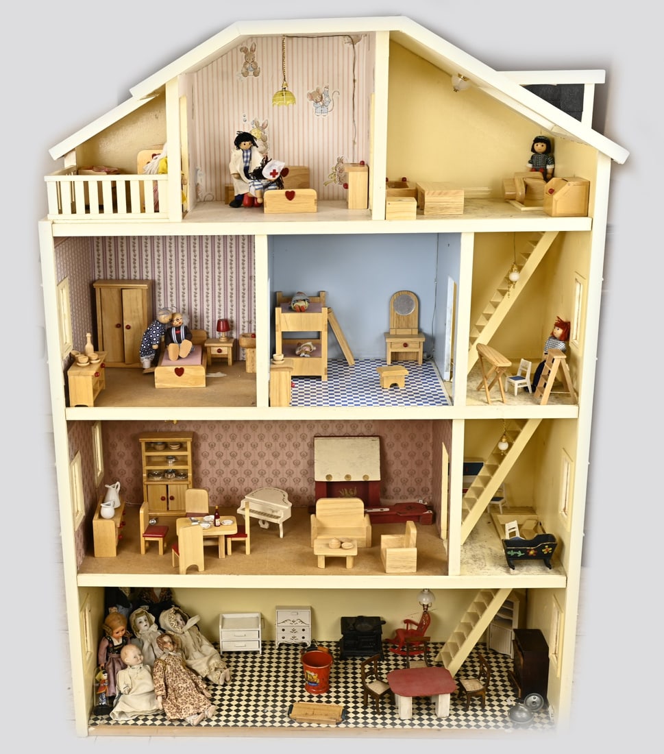 Dollhouse + accessories (1 of 3)