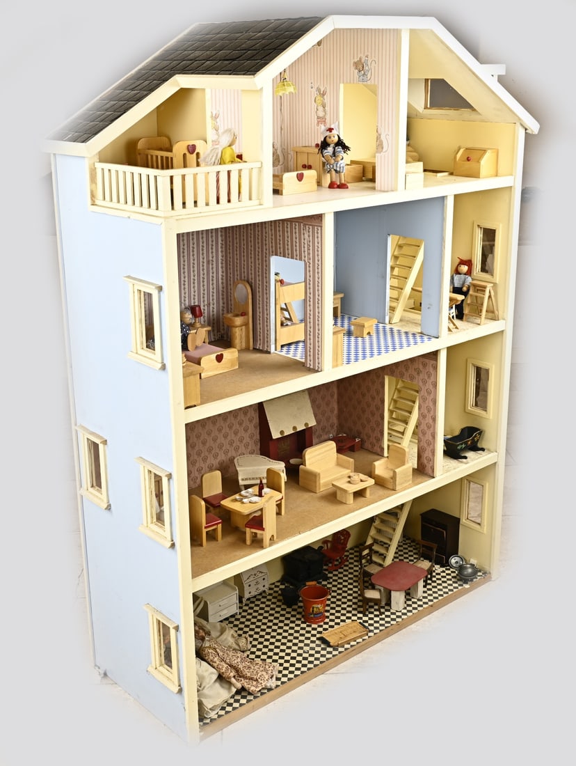 Dollhouse + accessories - 2
