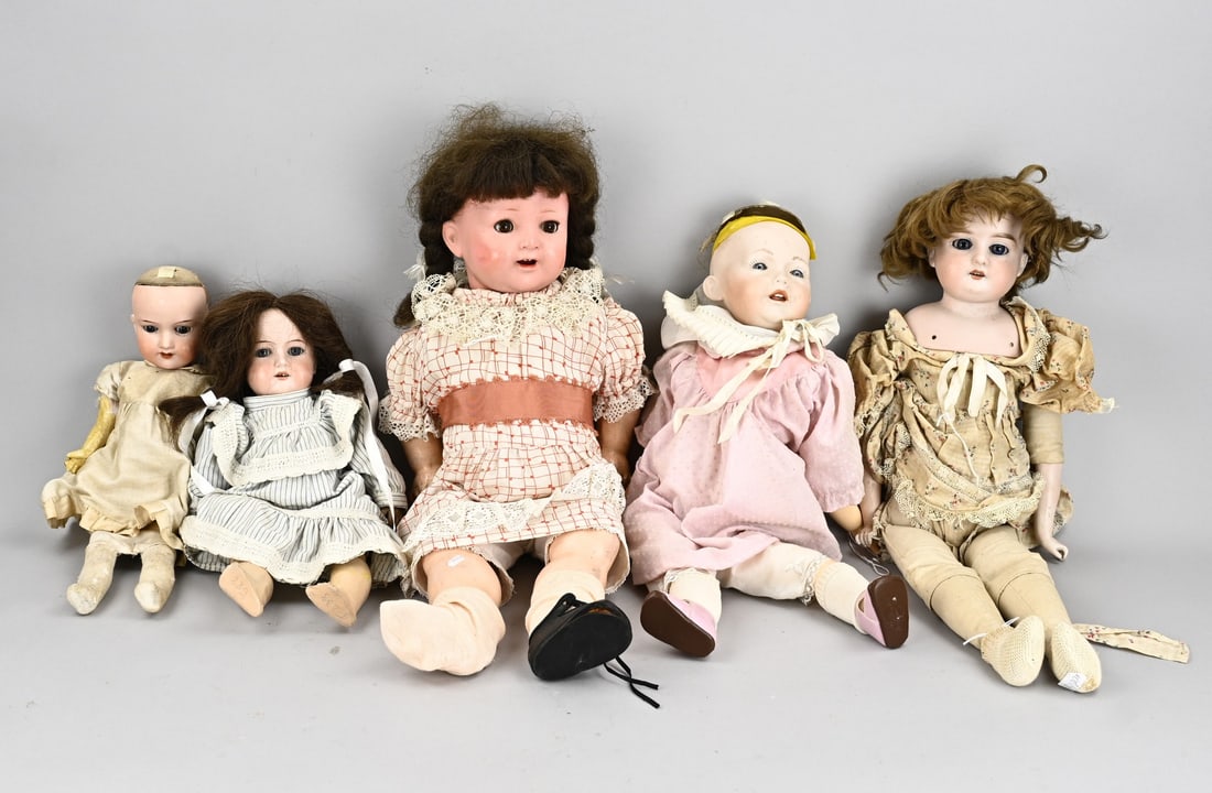 Lot of various old dolls (1 of 1)