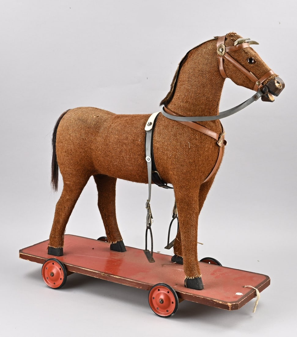 Toy horse on wheels: Antique toy horse on wheels. Germany. Circa 1920 - 1930. Dimensions: 65 x 75 x 26 cm. In very good condition.