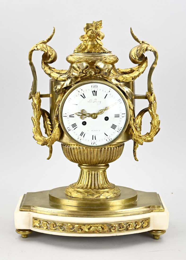 Rare Louis Quinze pendulum clock, 48 cm.: Rare, antique, 18th-century French Louis XV pendulum clock by the famous Le Roy a Paris family of painters. Bronze gilded with Carrara marble. Eight-day, half-hour strike, string pendulum.