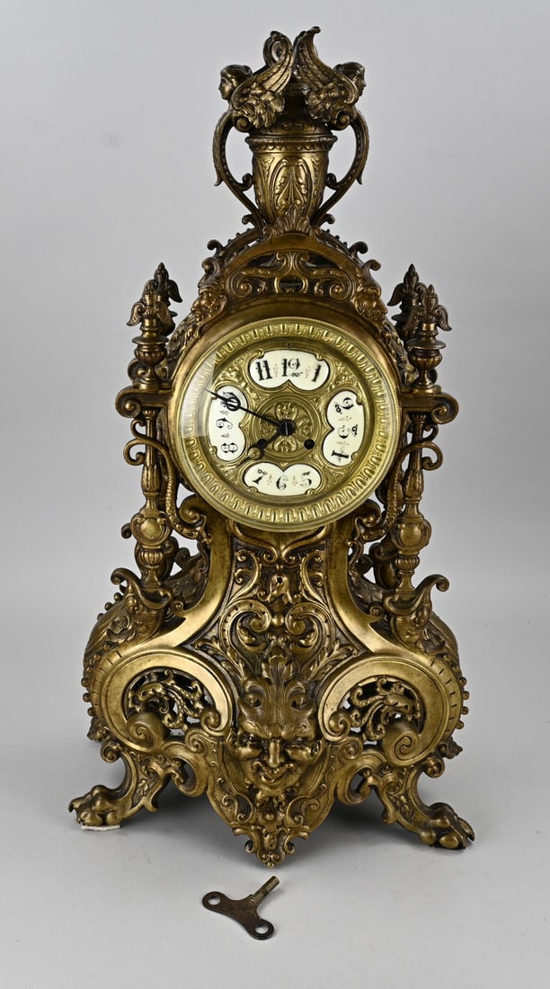 French pendulum: Very large, antique bronze Neo-Renaissance pendulum clock with tendrils and fratz. With separate enamel cartouches. France. Eight-day movement, half-hour strike. Dimensions: 70 cm. In good condition.