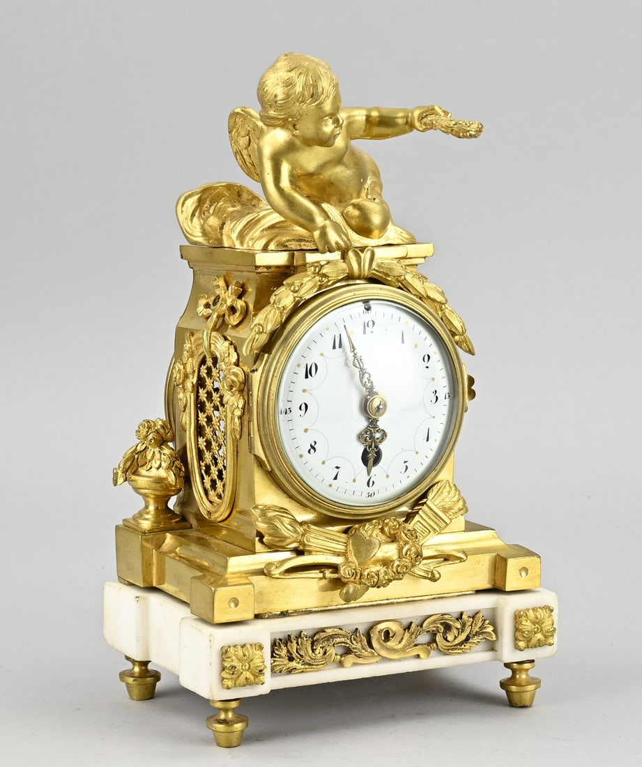Gilded miniature pendulum clock, H 25 cm.: Small, French, antique gilt bronze pendulum clock with putti and Carrara marble base. Silent escapement movement, eight-day. Dimensions: H 25 cm. In good condition.