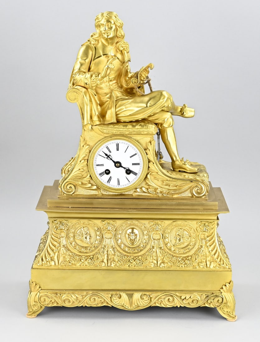 French Charles Dix mantel clock, 56 cm.: Very large, antique Charles Dix pendulum clock. Bronze, fire-gilded. With later movement. Eight-day movement with string pendulum. Dimensions: 56 cm. In fair/good condition.