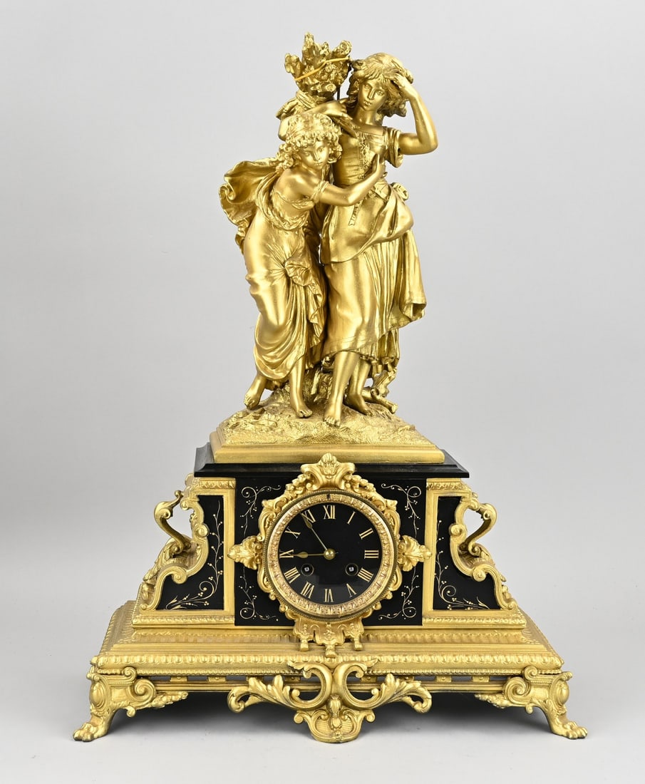 French pendulum clock, 1870: Antique French marble pendulum clock with gold-colored compositional metal figure group (colored). Eight-day movement, half-hour strike, spring pendulum. Circa 1870. Dimensions: H 57 cm. In good