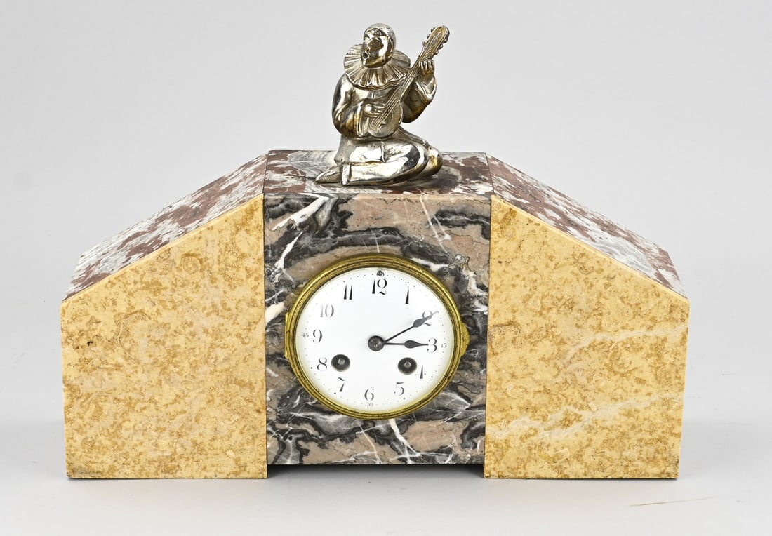 Art Deco pendulum clock, 1920: Antique marble Art Deco pendulum clock with plated Pierrot. France. Circa 1920. Eight-day movement, half-hour strike. Dimensions: 28 x 37 x 9 cm. In good condition.