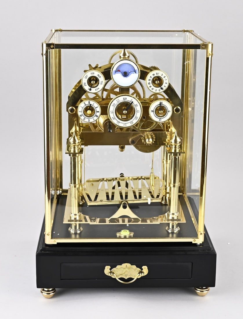 Congreve Rolling Ball Clock: New, gold-plated brass Congreve Rolling Ball Clock. In a display case with a drawer. With 5 extra complications. With fusee drive. With original storage box. Dimensions: 44 x 26 x 30 cm. In good
