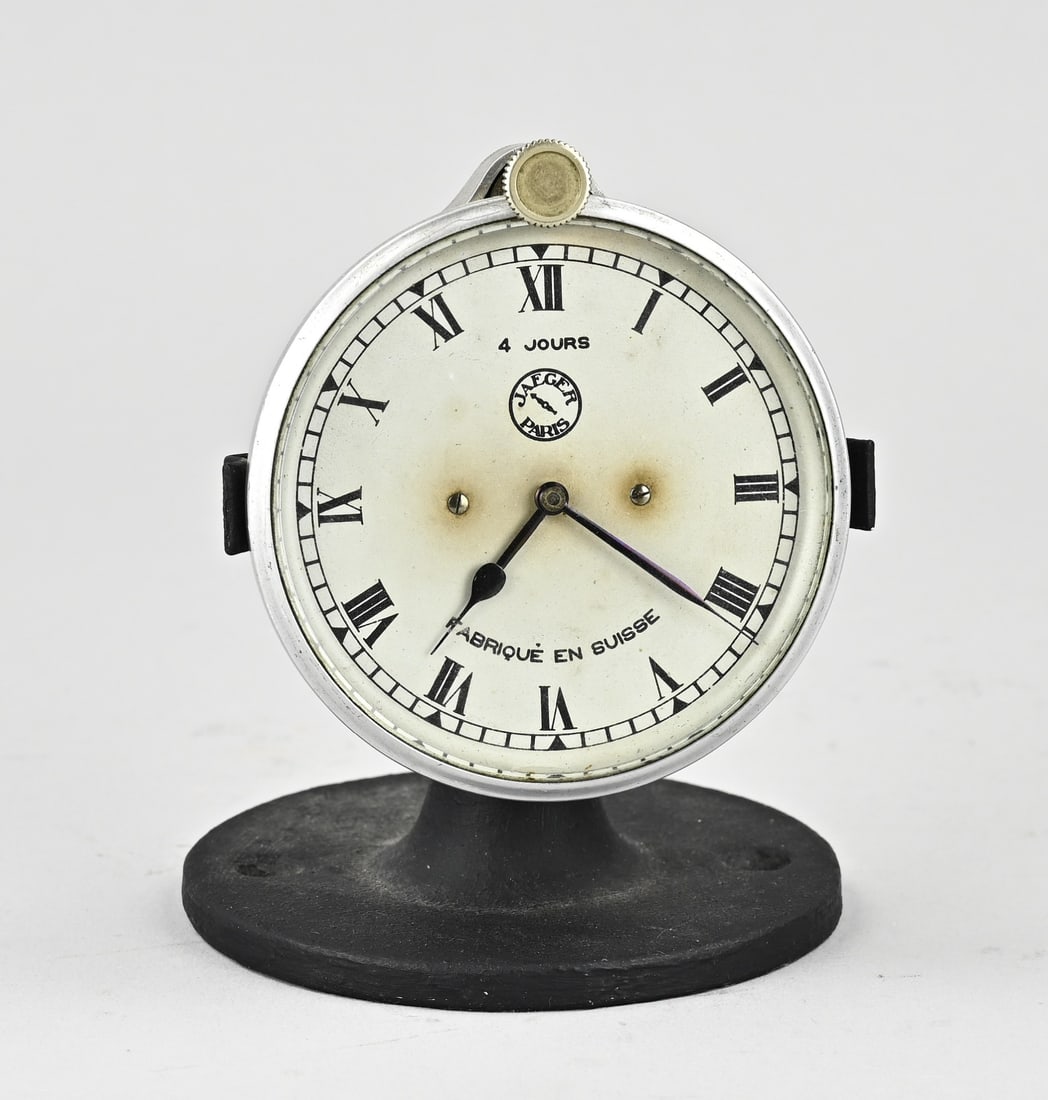 Jaeger Paris dashboard clock, 1930: Jaeger Paris Fabrique en Suisse 4-day vintage car dashboard clock. France. Circa 1930. Dimensions: Ø 12 cm. In good condition.