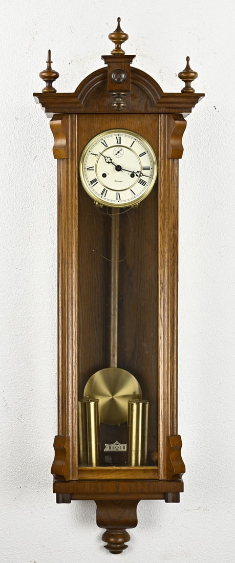 Viennese regulator, 120 cm.: German oak Kieninger Viennese regulator with decentralized seconds hand. Week runner with half-hour strike. Dimensions: 120 cm. In good condition.