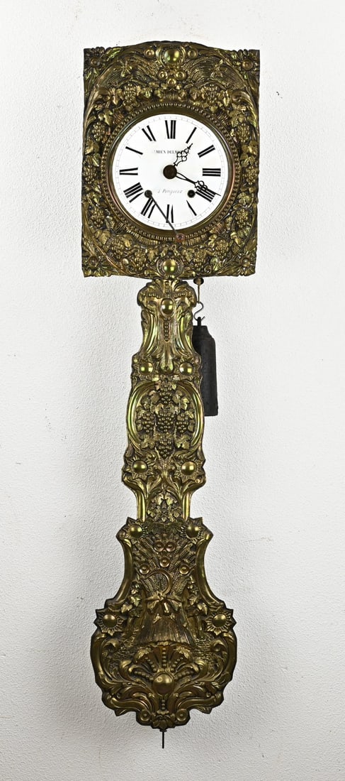 French Comtoise, 1870: 19th-century French Louis Philippe Comtoise clock with anchor escapement and grapevine decoration. Circa 1870. Eight-day movement, half-hour strike. Dimensions: 47 x 38 cm. In good condition.