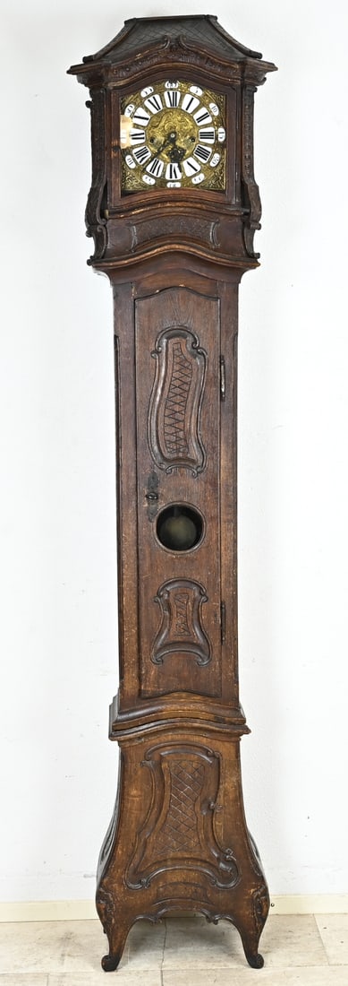 Longcase clock, H 255 cm.: Antique oak grandfather clock with an 18th-19th century Liège clock case, with a 20th-century movement. Marriage. Dimensions: H 255 cm. In reasonable condition.