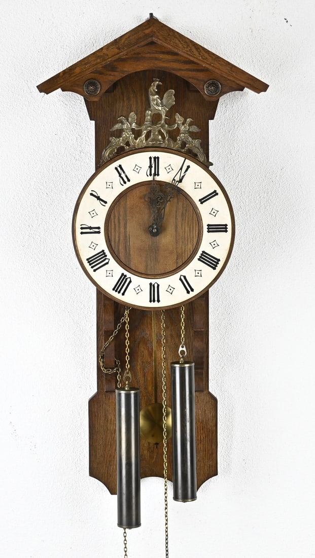 Oak wall clock with rooster.: Old Dutch oak wall clock with rooster. Second half of the 20th century. Dimensions: 84 cm. In good condition.