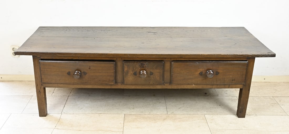 Spanish coffee table (1 of 1)