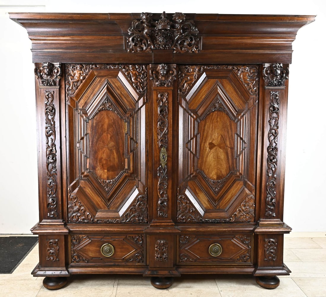 Capital Danzig cabinet, 1740: Grand, removable 18th-century Danziger Schapp merchant's cabinet with original lock and key. Featuring bastion panels, a large drawer, and beautiful carving with cherub heads. Circa 1740. Dimensions: