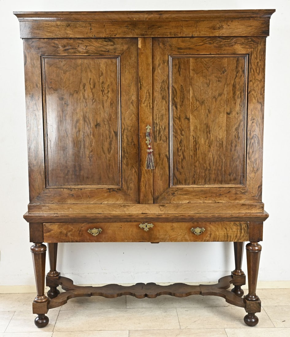 Dutch cabinet (cross base): 18th-century Dutch walnut cross-base cabinet, with drawer and shelves and original lock. Dimensions: 195 x 150 x 55 cm. In good, unrestored condition.