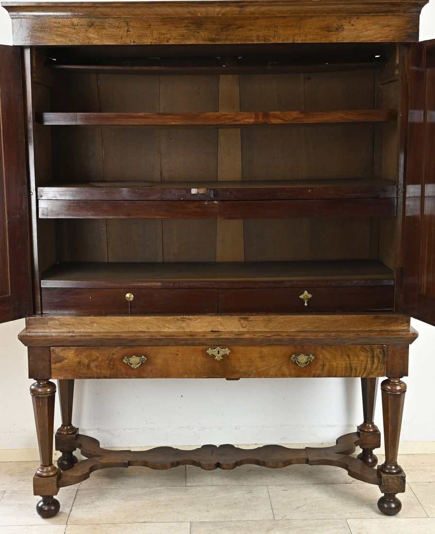 Dutch cabinet (cross base) - 2