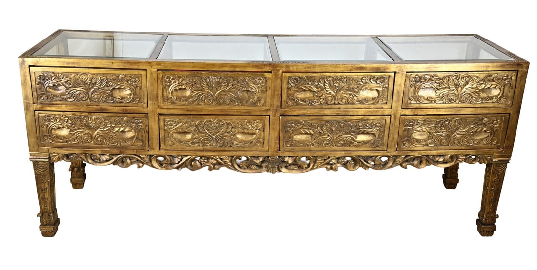 Large display counter: Very large gilded wooden display counter with cut glass and vine carving. 20th century. Dimensions: 104 x 250 x 65 cm. In good condition.