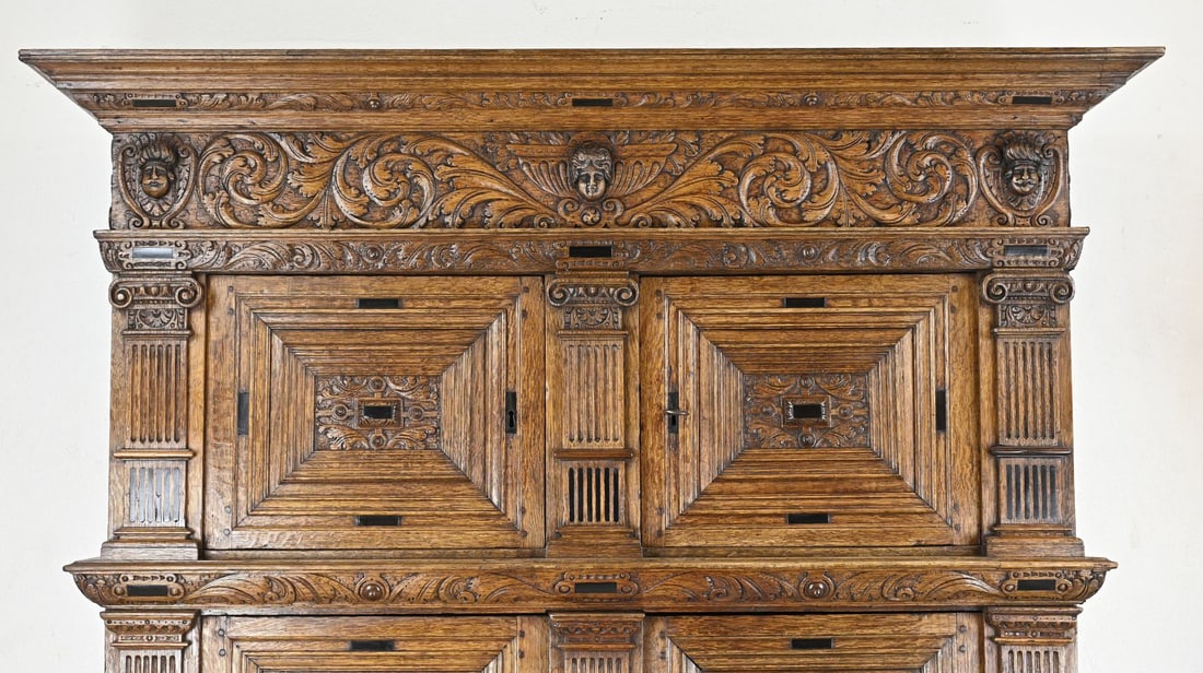 Oak Renaissance cabinet - 2