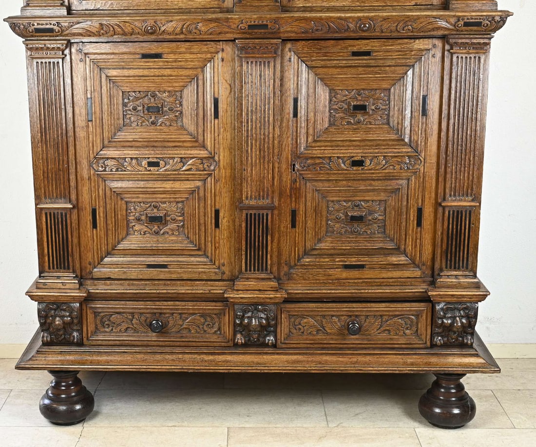 Oak Renaissance cabinet - 3
