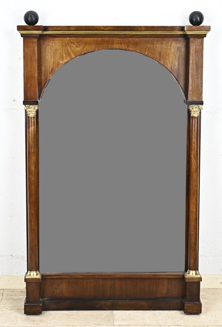 Empire mirror, 116 x 70 cm.: Dutch mahogany Empire mirror with solid columns and brass capitals. Circa 1820. Dimensions: 116 x 70 cm. In good condition.